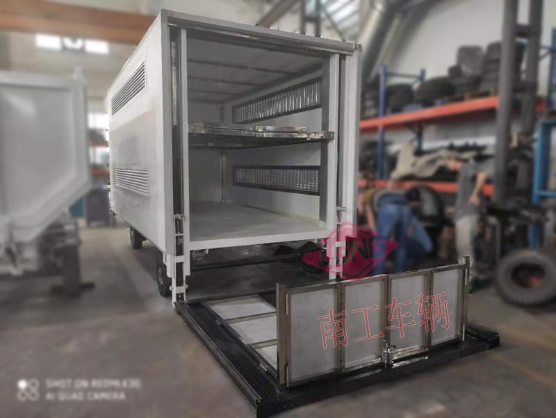 5吨厢式开云足球体育_开云足球(中国)带垂直升降尾板工具拖车