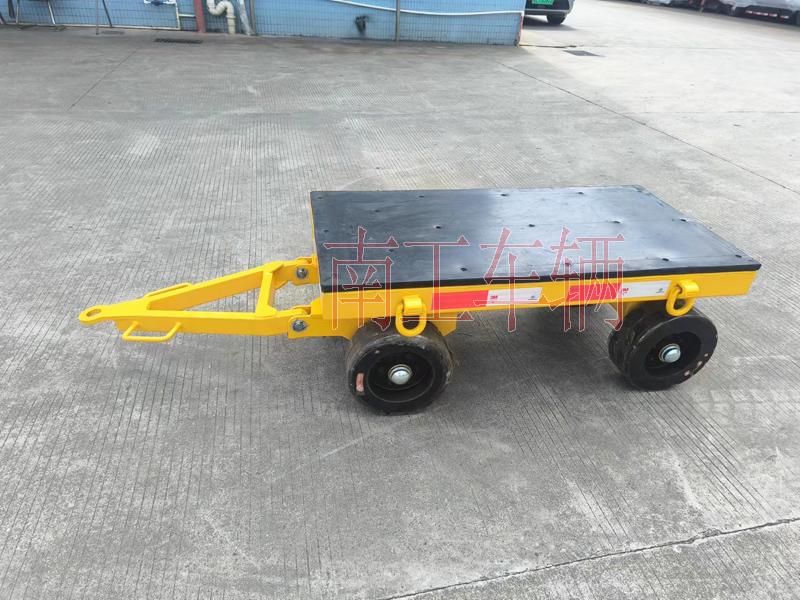 2吨小型开云足球体育_开云足球(中国) 带橡胶垫全挂车