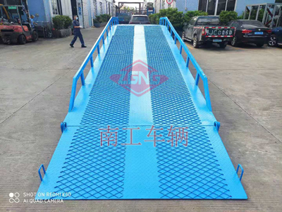 1673078345190973.jpg 10移动式登车桥I.jpg