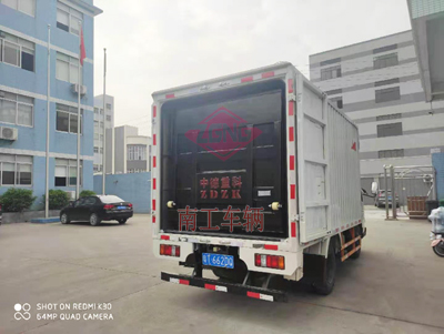 1673081601347923.jpg 1.5吨内置汽车尾板I.jpg