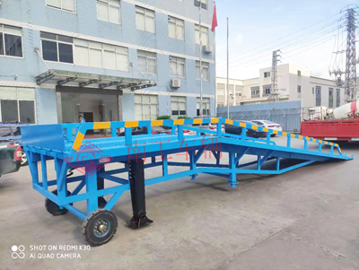 1673083741778463.jpg 10吨移动式登车桥2I.jpg