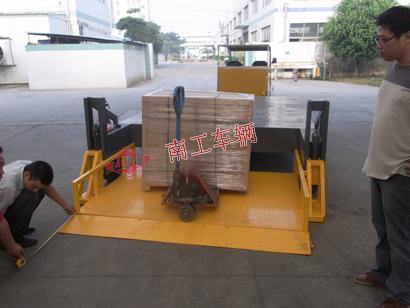 1676096657345271.jpg 全挂式自带升降多功能平板车,自动装卸开云足球体育_开云足球(中国)4I.jpg