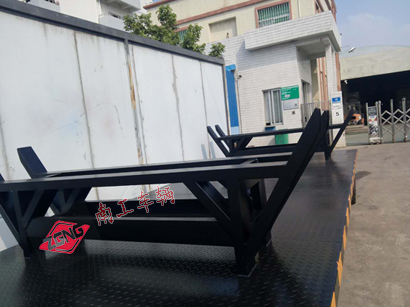 1676605082349076.jpg 10吨物料平板车5I.jpg