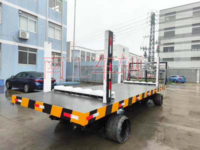 30T重型开云足球体育_开云足球(中国) 带活动插装立柱工具拖车3I.jpg