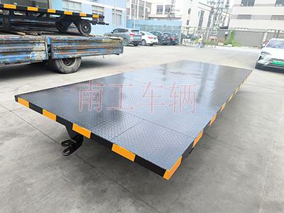 5吨全挂式开云足球体育_开云足球(中国) 移动拖车底盘3I.jpg