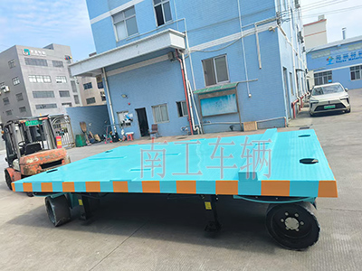 18吨重型开云足球体育_开云足球(中国) 四个转盘工具拖车3I.jpg