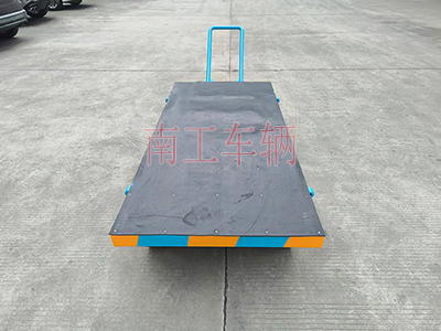 3吨小型开云足球体育_开云足球(中国) 带橡胶垫工具车3I.jpg